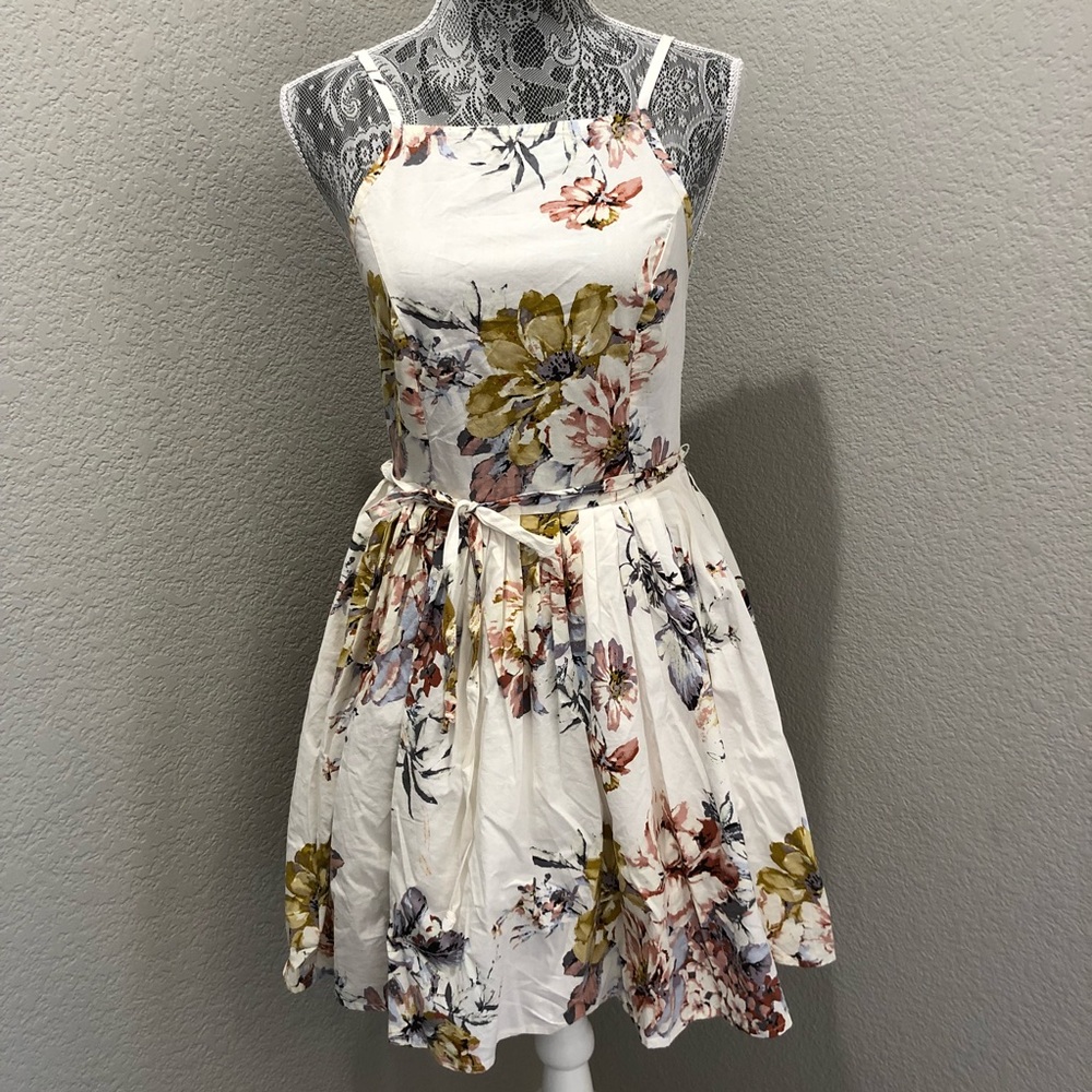 ❤️Pre-owned White floral dress 👗